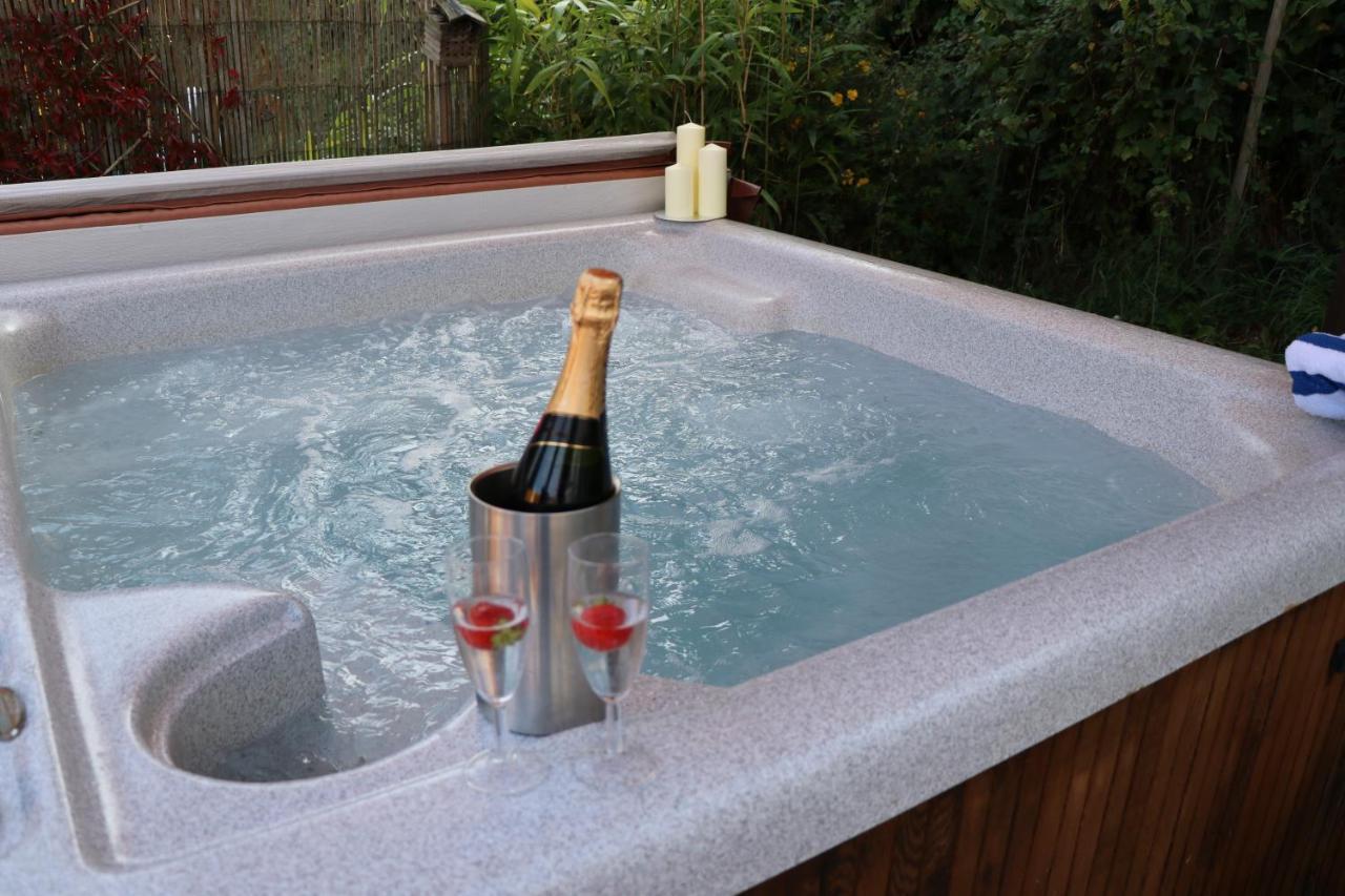 Palm 1 Park Home With Hot Tub Swanage Exterior photo