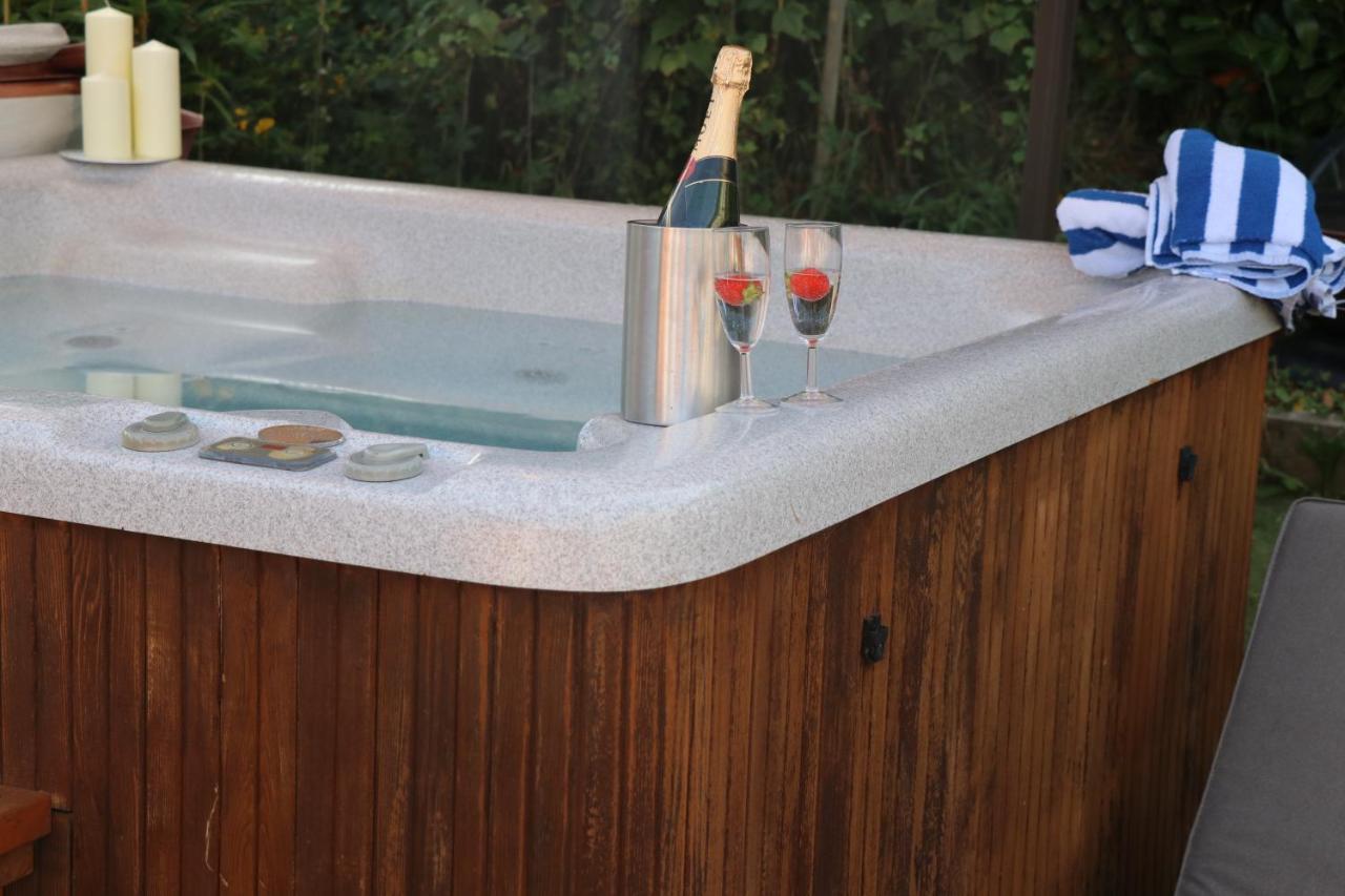 Palm 1 Park Home With Hot Tub Swanage Exterior photo
