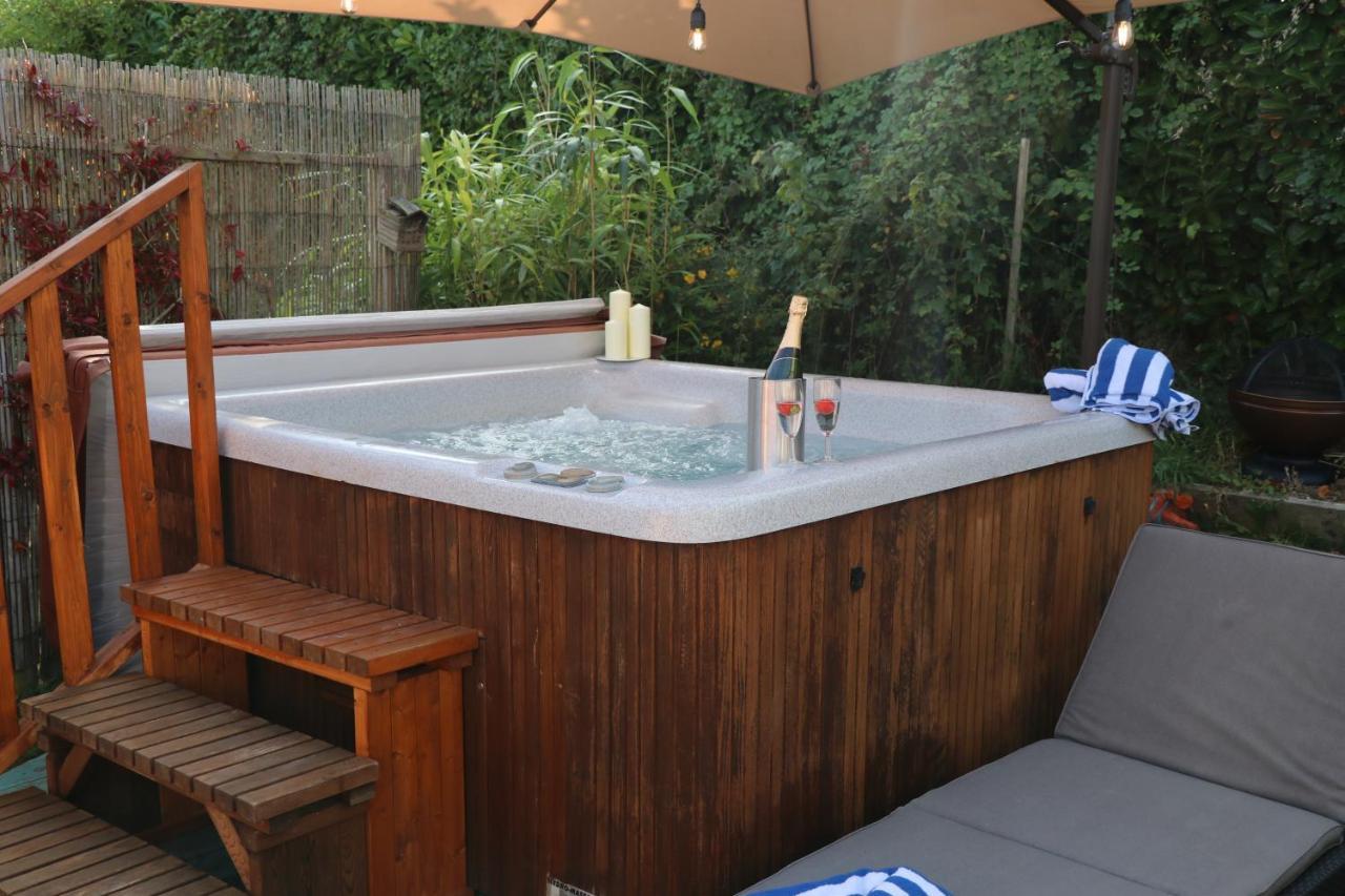Palm 1 Park Home With Hot Tub Swanage Exterior photo